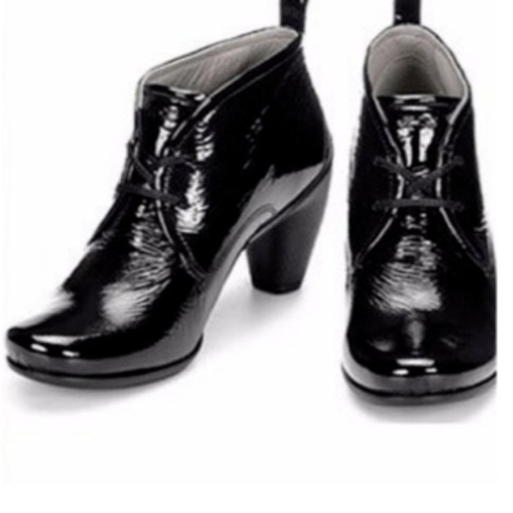 Ecco Black Patent Leather Booties Sz. 40‎